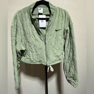 NWT 🎉 Nike Sportsware Cropped Woman’s Terry Quilted Jacket